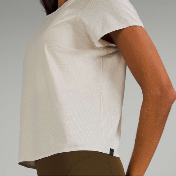 Lululemon lab Cropped Train T-Shirt - Picture 3 of 6